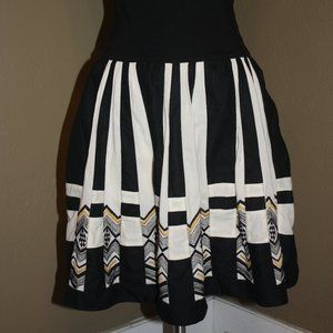 ANTHROPOLOGIE LITHE BLACK AND WHITE ETHNIC PATTERN SKIRT FULLY LINED - SMALL 4